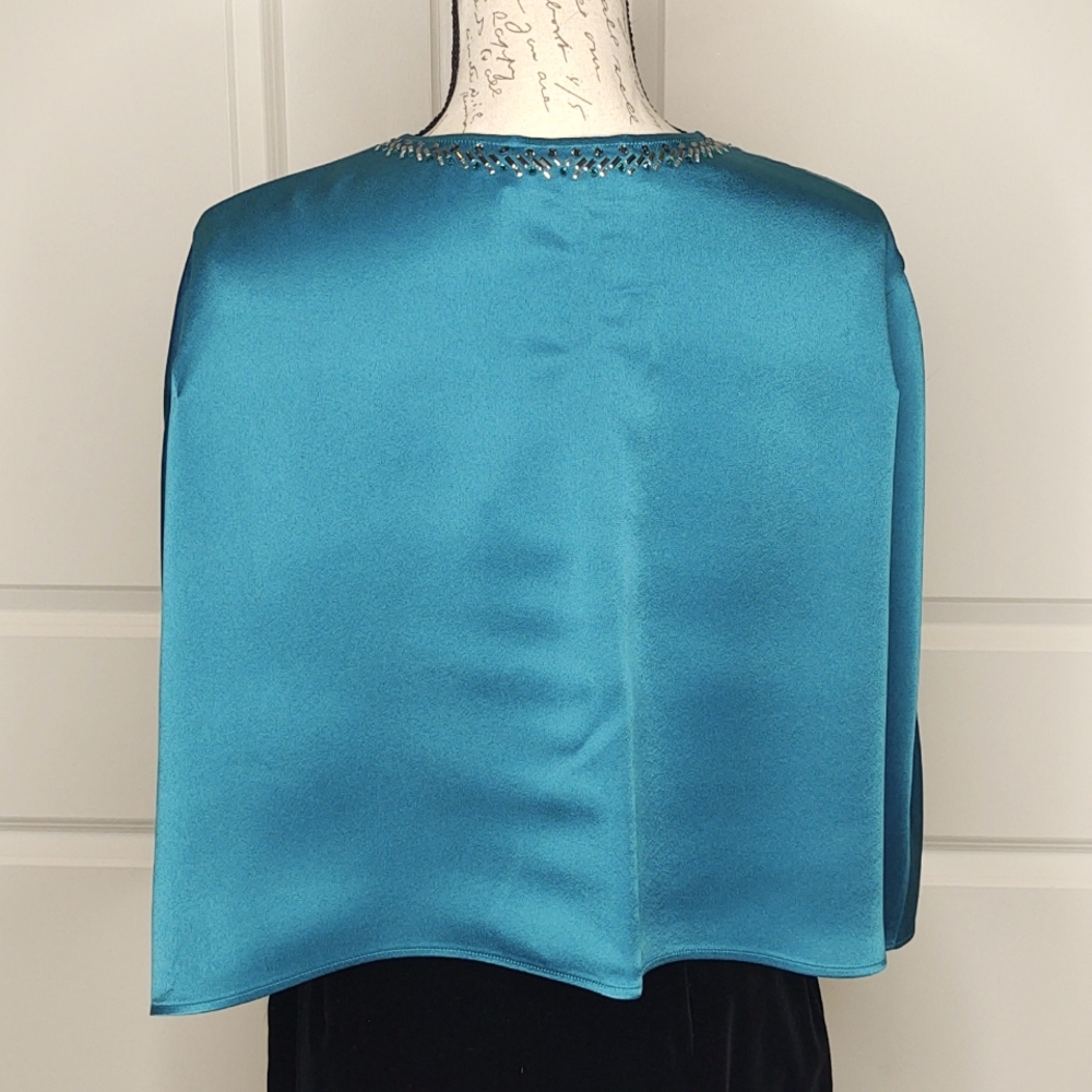 St. John Embellished Cape, Size L - Picture 5 of 11